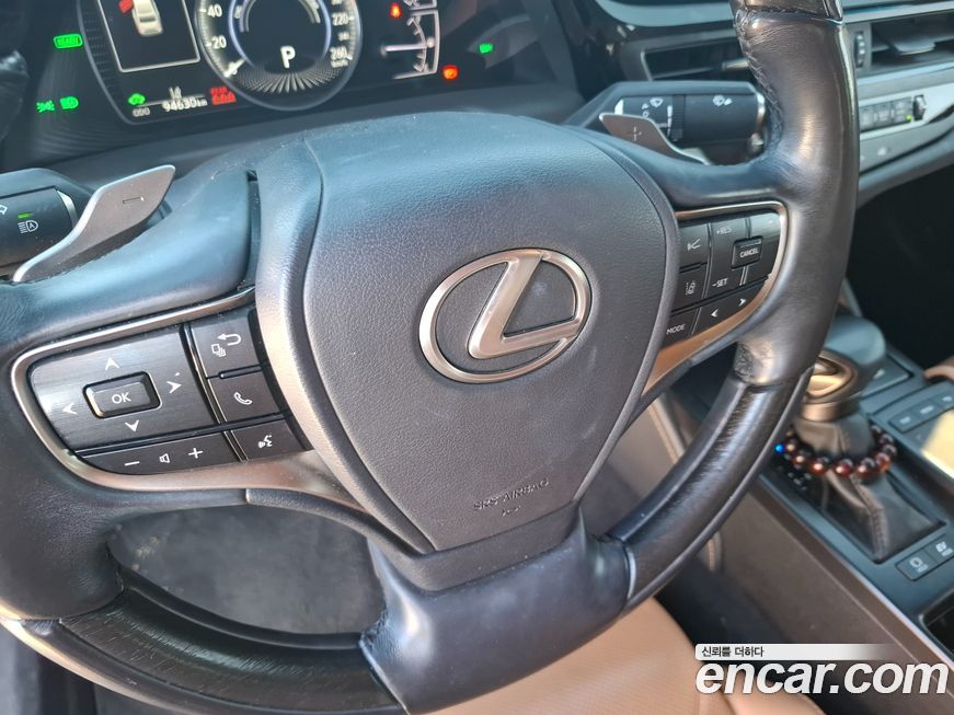 Lexus ES 2022