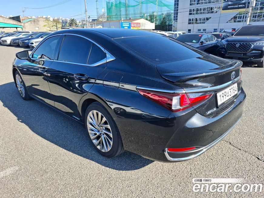 Lexus ES 2022