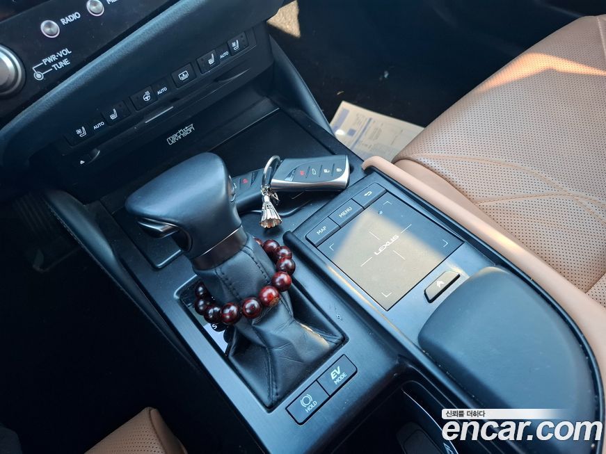 Lexus ES 2022