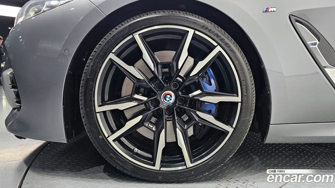 BMW 8-Series 2023