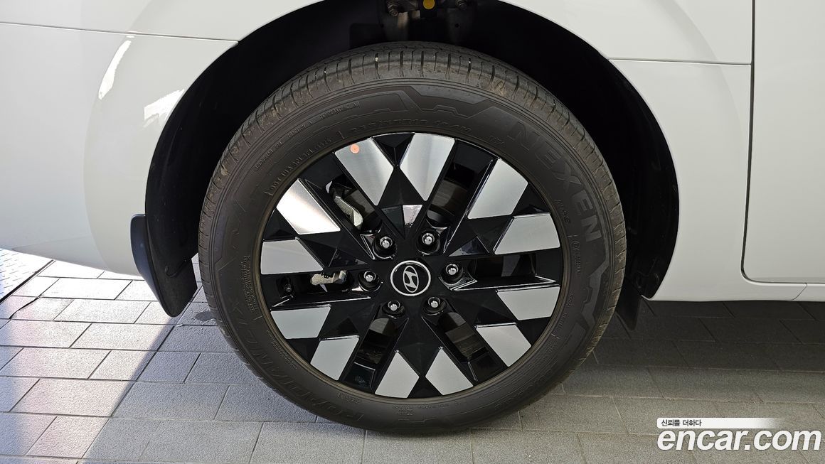 Hyundai Staria 2025
