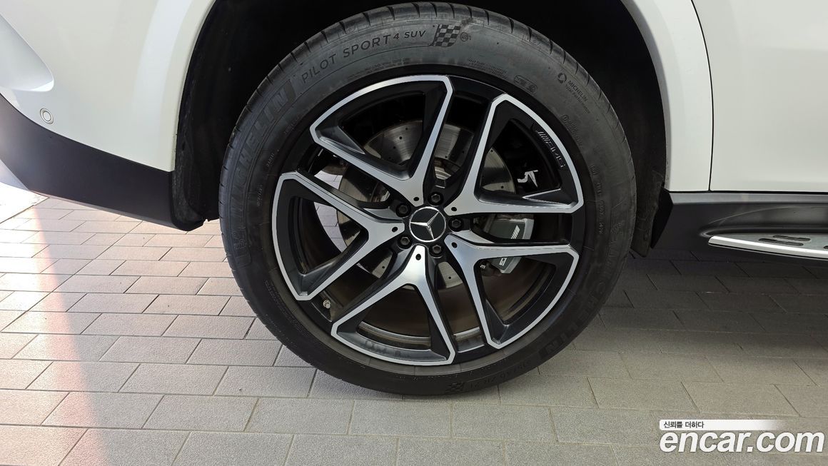 Mercedes-Benz GLE-Class 2021