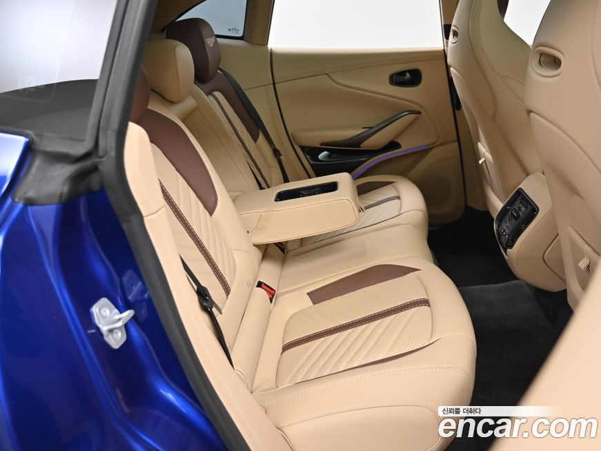 Astonmartin DBX 2023