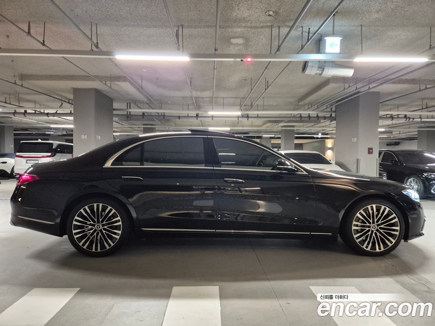 Mercedes-Benz S-Class 2023