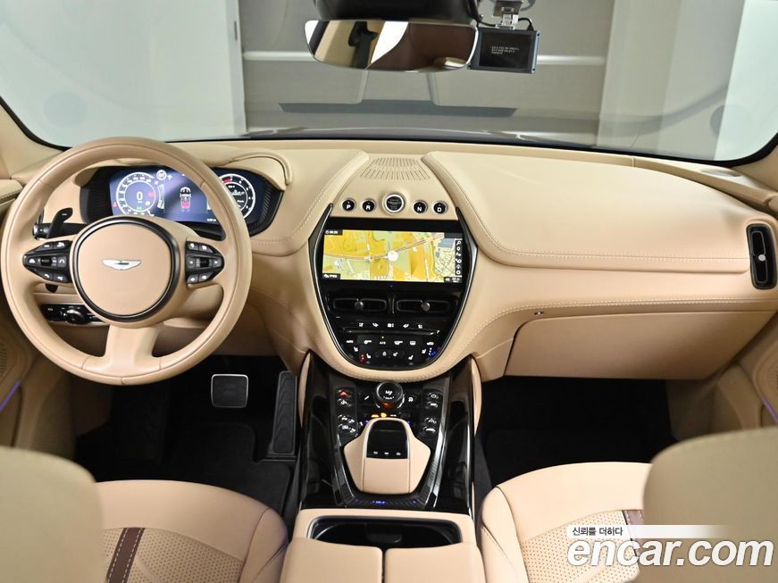 Astonmartin DBX 2023