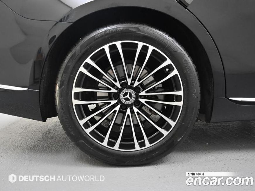 Mercedes-Benz S-Class 2025