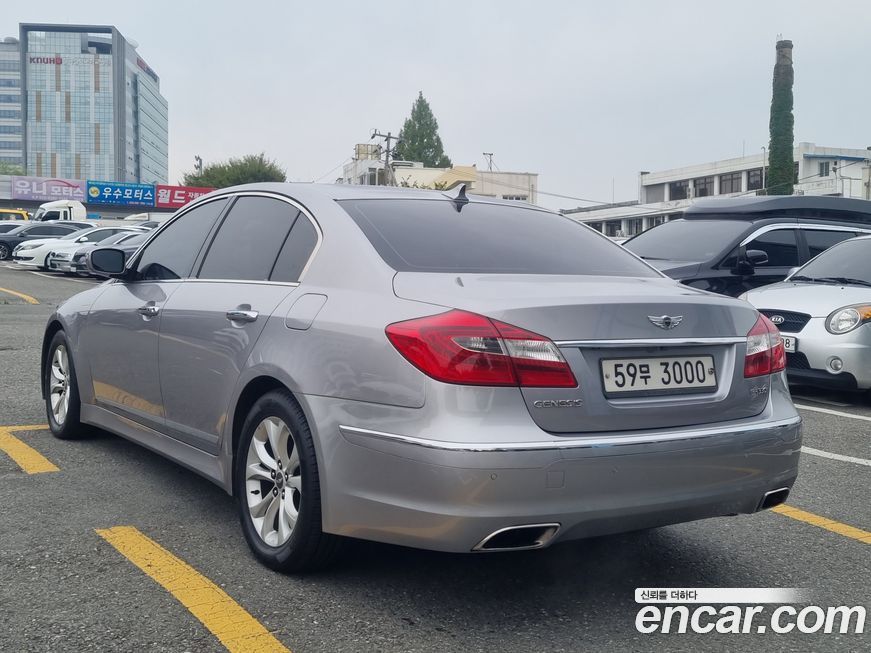 Hyundai Genesis 2013