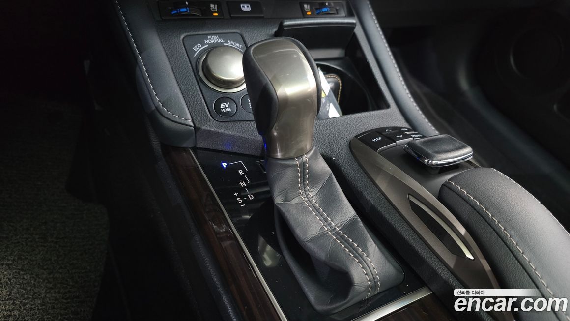 Lexus ES 2018