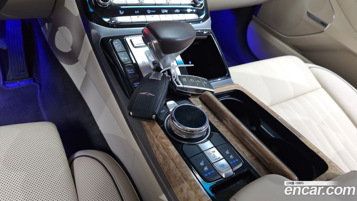 Genesis EQ900 2016