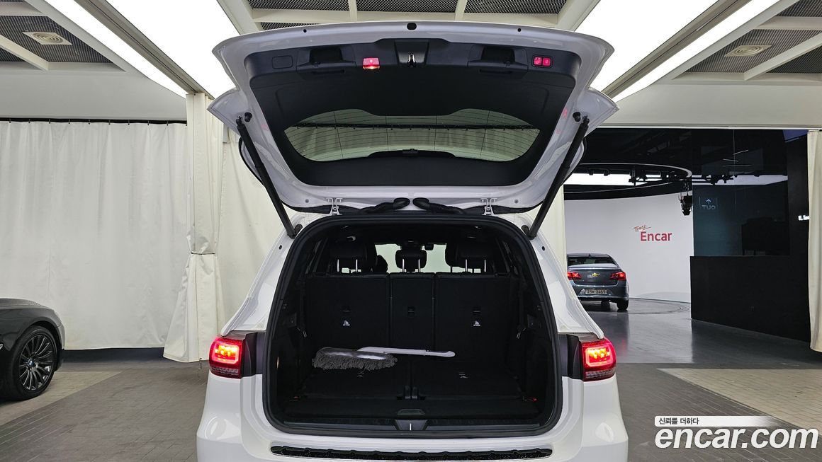 Mercedes-Benz GLB-Class 2021