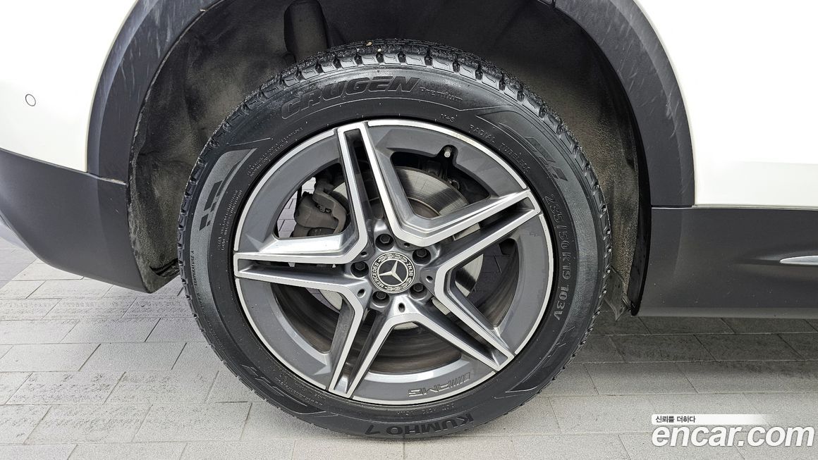 Mercedes-Benz GLB-Class 2021