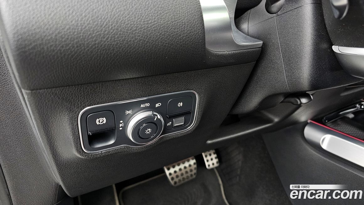 Mercedes-Benz GLB-Class 2021