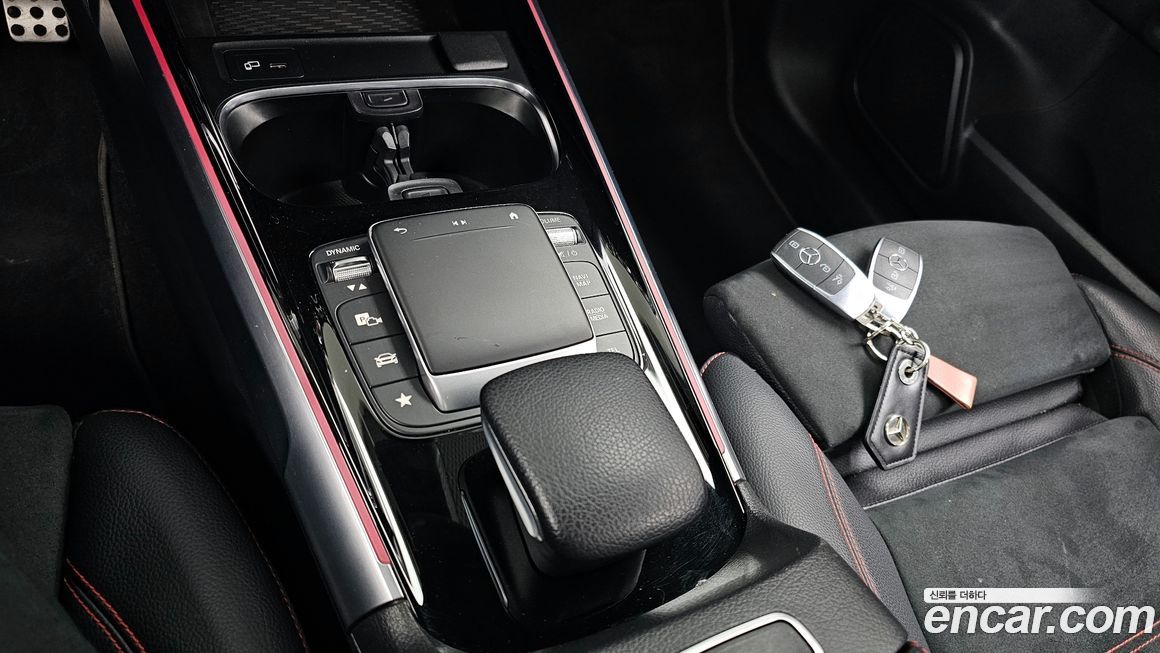 Mercedes-Benz GLB-Class 2021