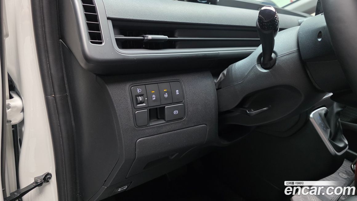 Hyundai Staria 2025