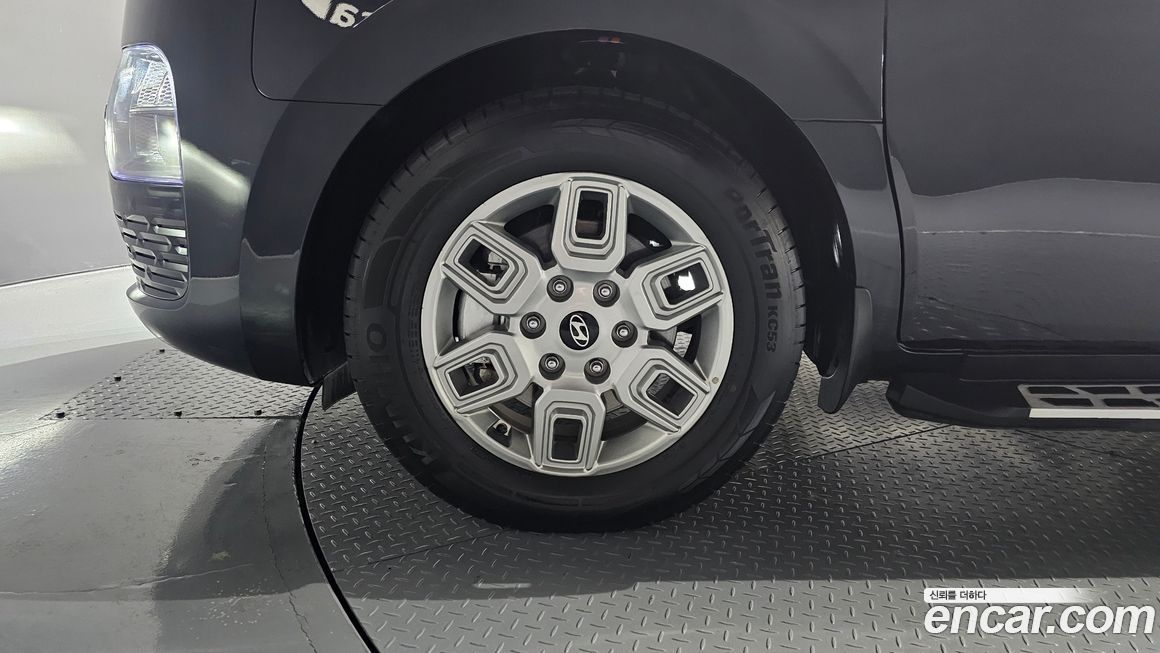 Hyundai Staria 2025