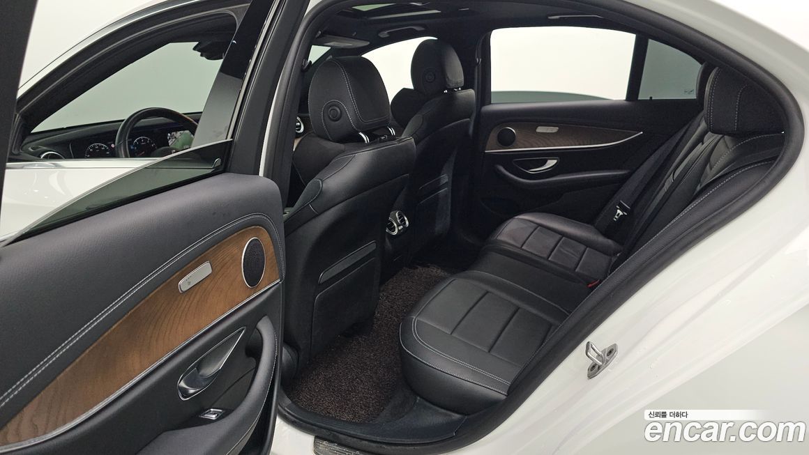 Mercedes-Benz E-Class 2021