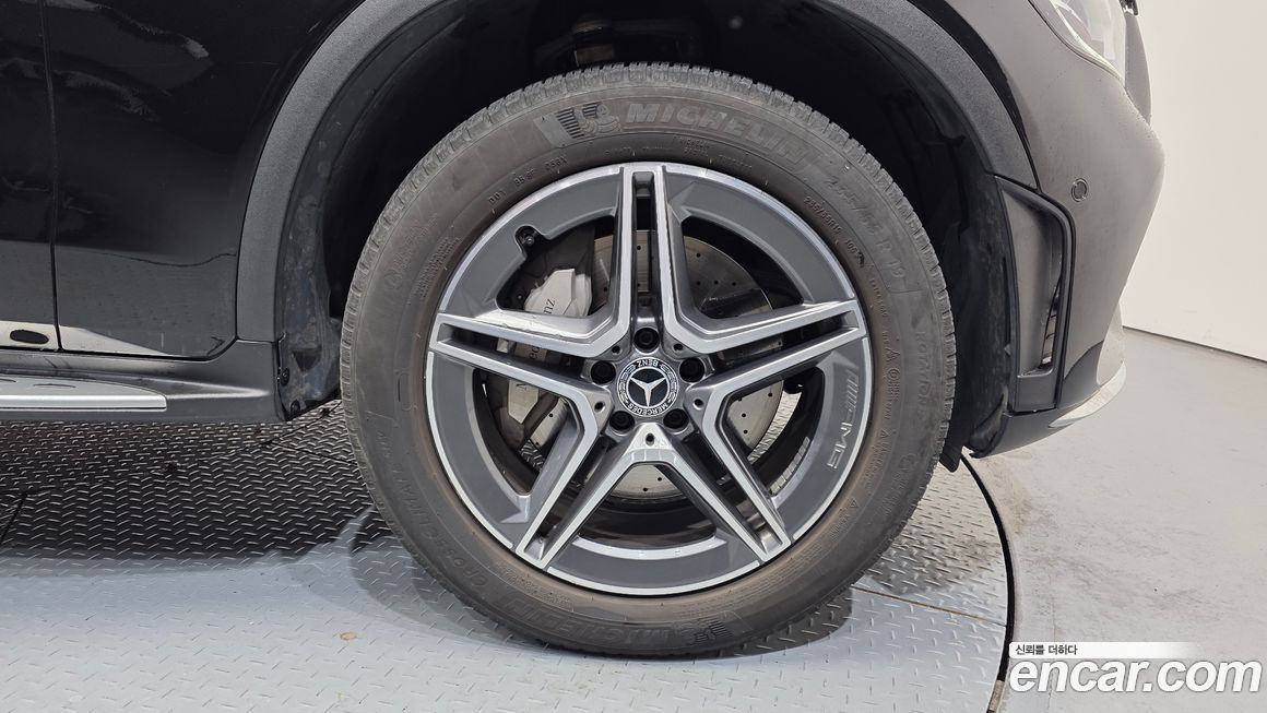 Mercedes-Benz GLC-Class 2021