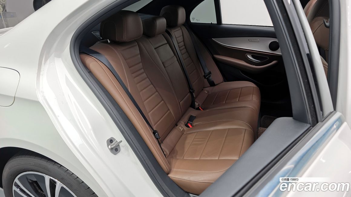Mercedes-Benz E-Class 2021