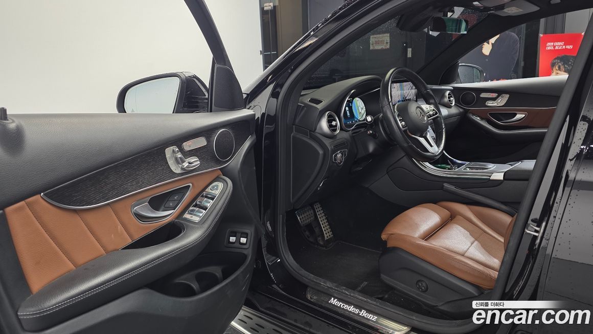 Mercedes-Benz GLC-Class 2021