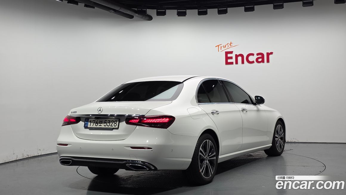 Mercedes-Benz E-Class 2021