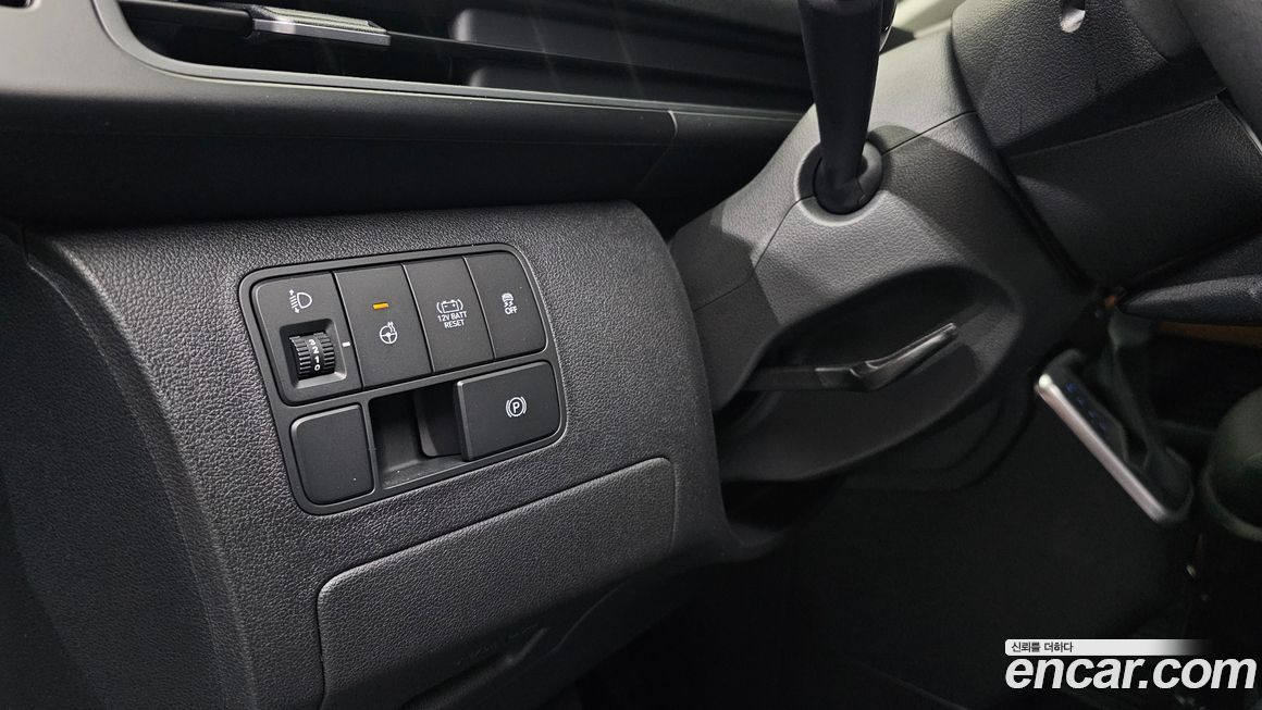 Hyundai Staria 2025