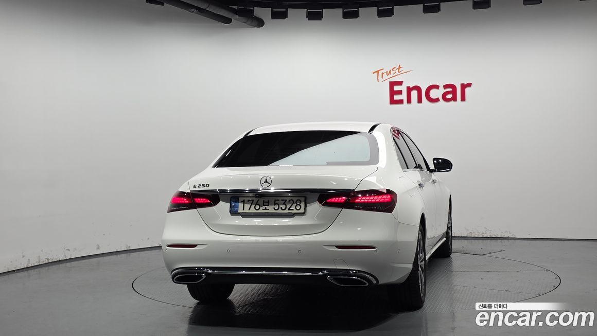 Mercedes-Benz E-Class 2021