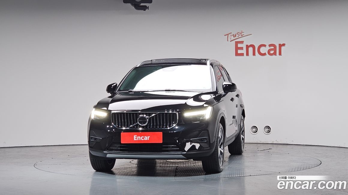 Volvo XC40 2025