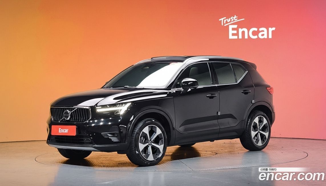 Volvo XC40 2025