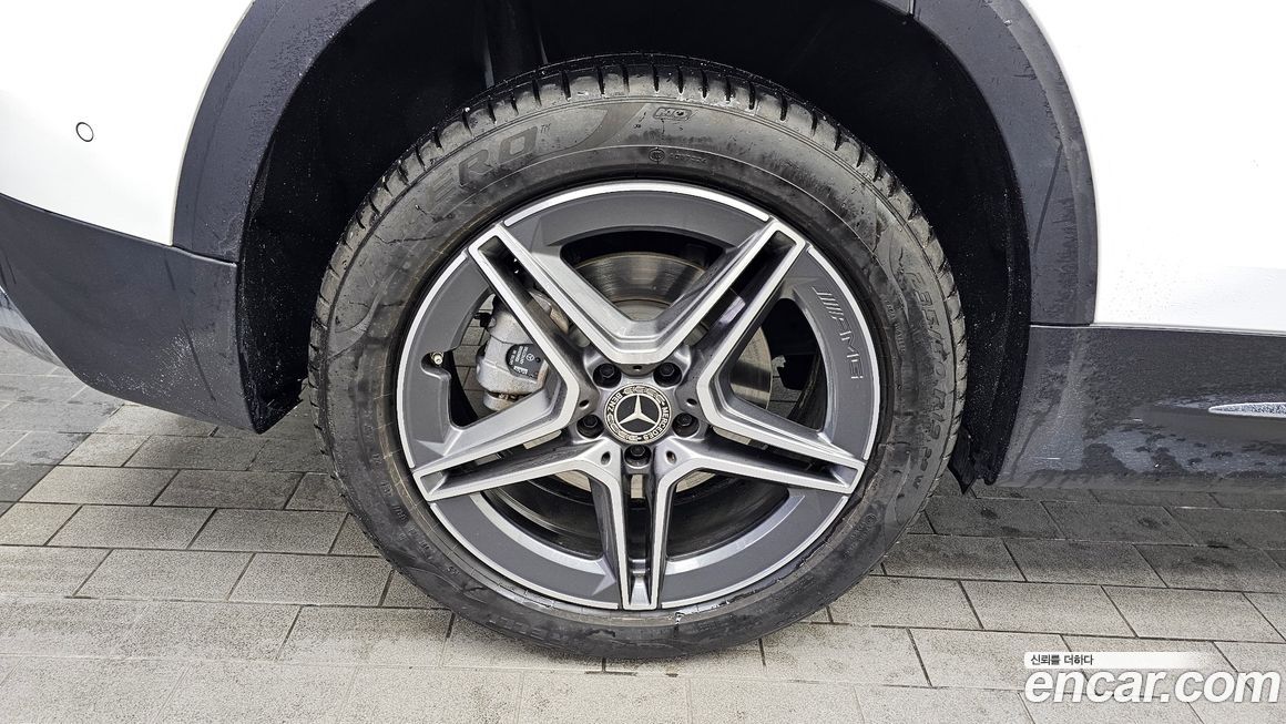 Mercedes-Benz GLB-Class 2025