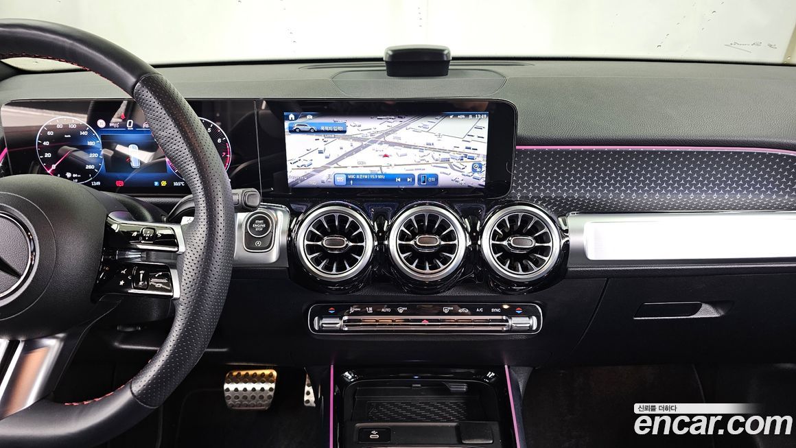 Mercedes-Benz GLB-Class 2025