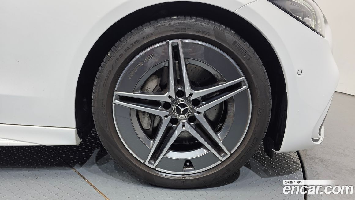 Mercedes-Benz C-Class 2025