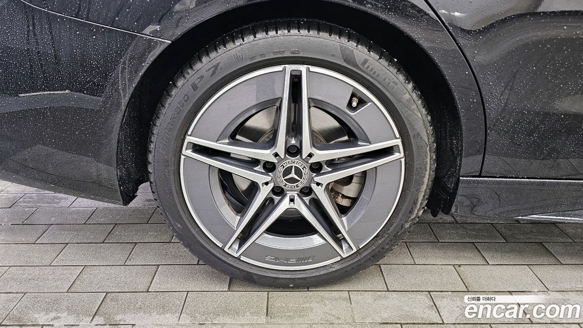 Mercedes-Benz C-Class 2024