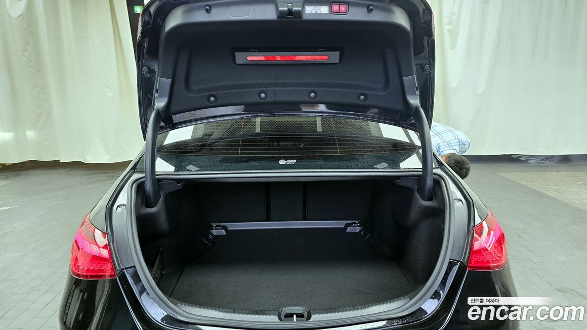 Mercedes-Benz C-Class 2024