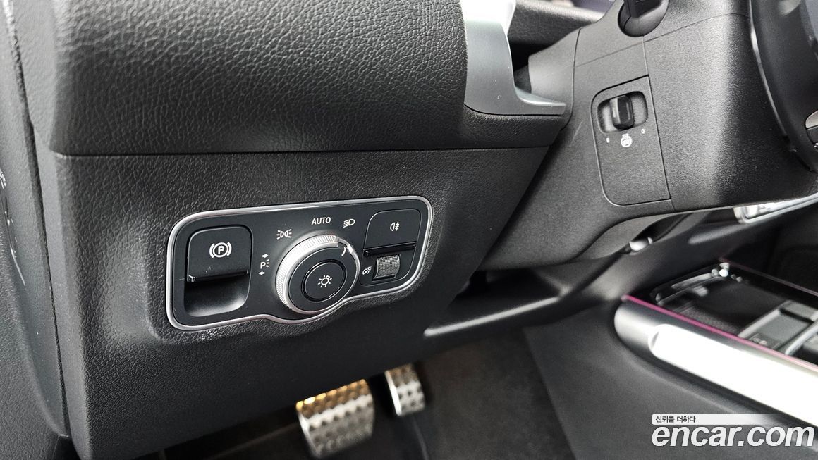 Mercedes-Benz GLB-Class 2025