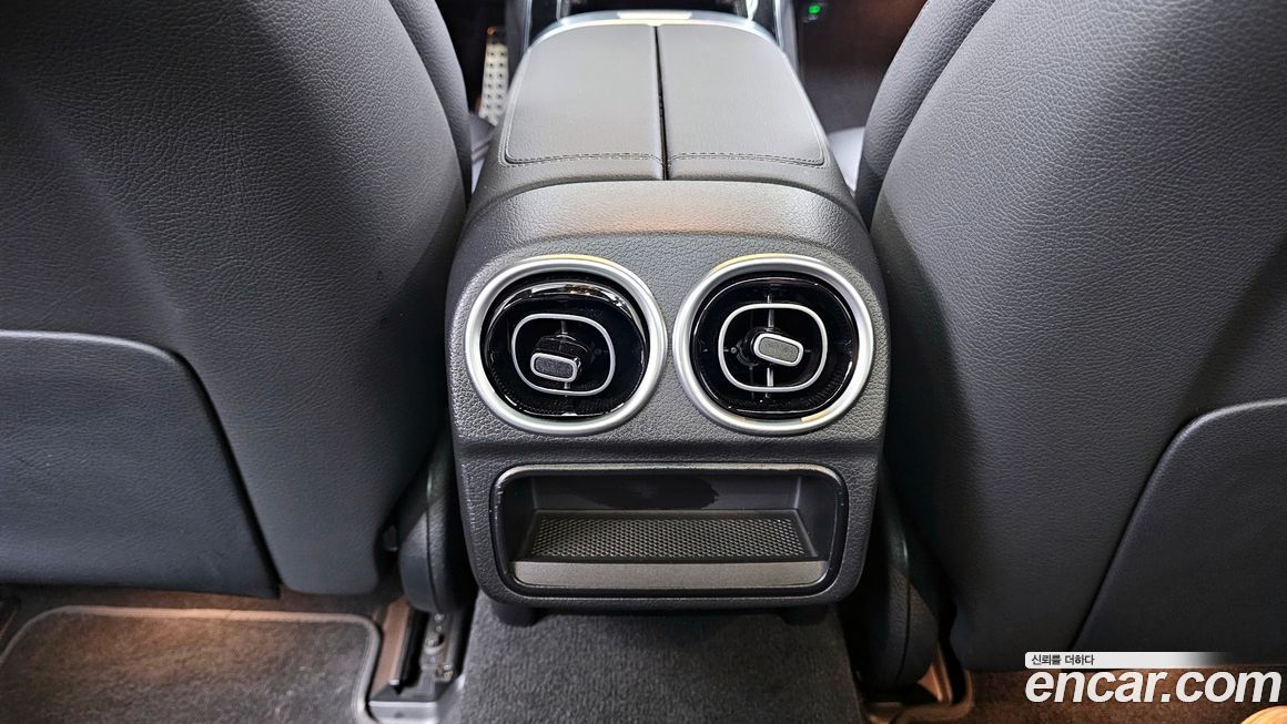 Mercedes-Benz C-Class 2024