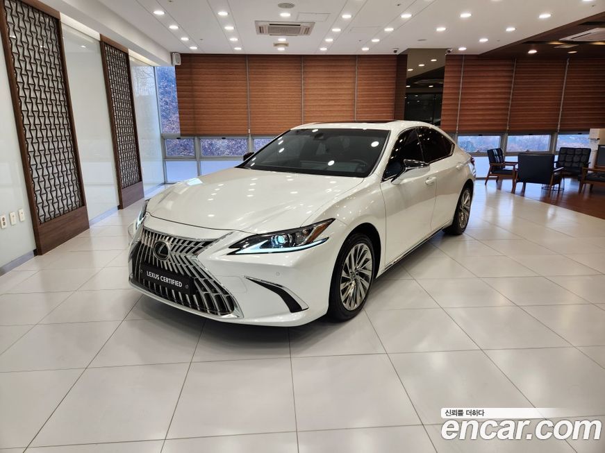 Lexus ES 2026