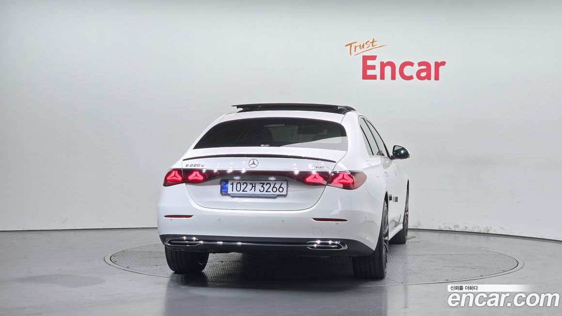 Mercedes-Benz E-Class 2024