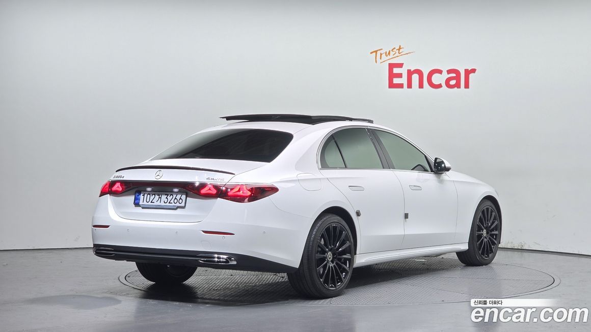 Mercedes-Benz E-Class 2024