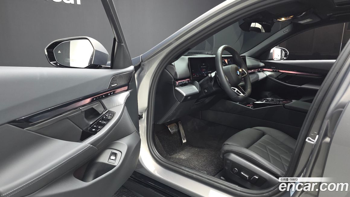 BMW 5-Series 2025