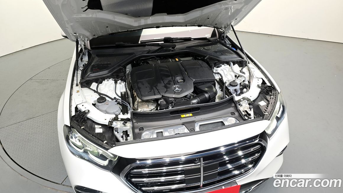 Mercedes-Benz E-Class 2024