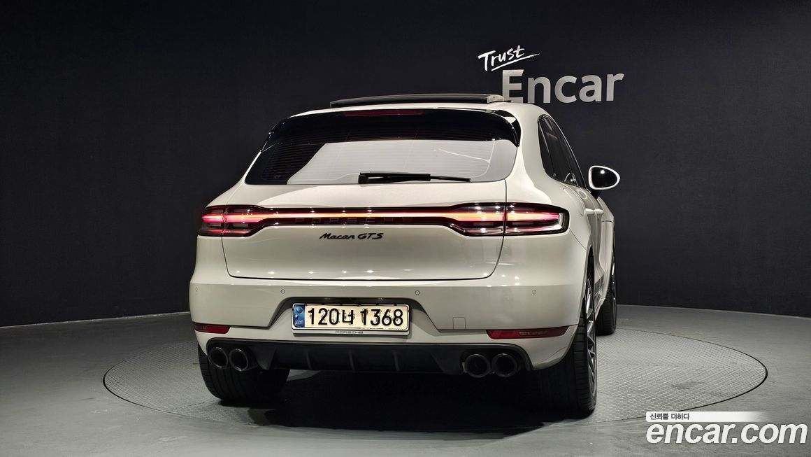 Porsche Macan 2021