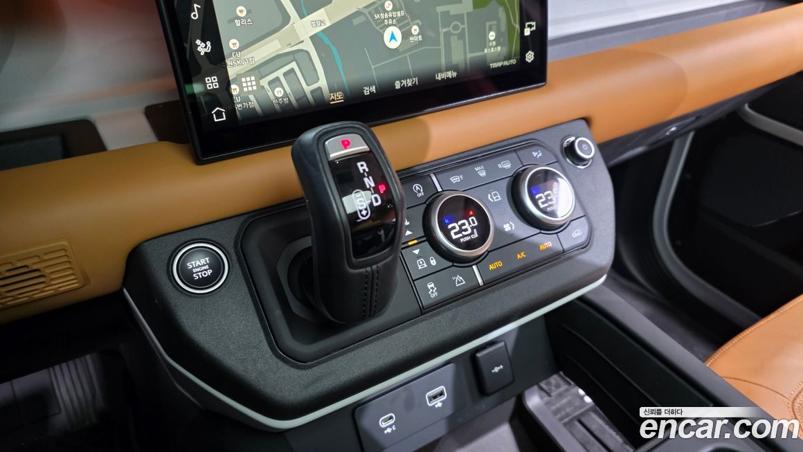 Land Rover Defender 2023