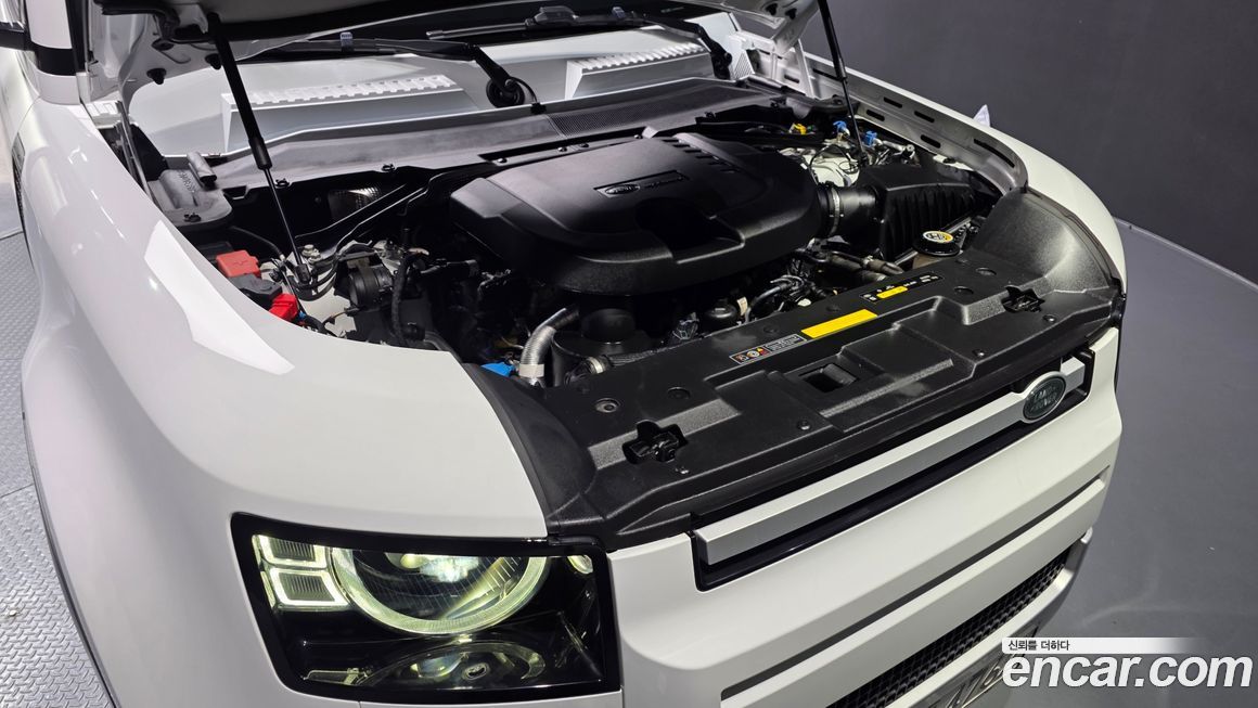 Land Rover Defender 2023