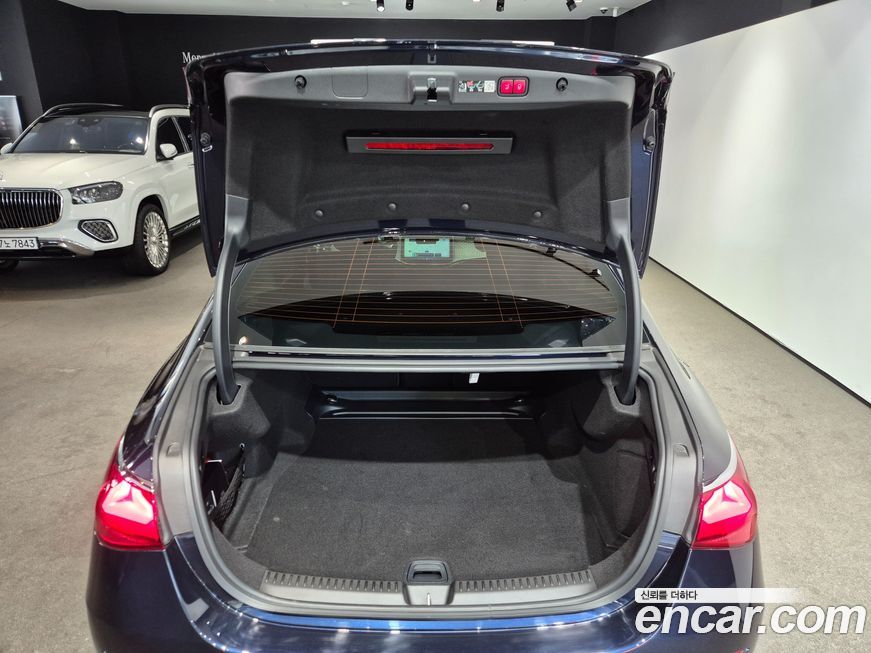 Mercedes-Benz E-Class 2025