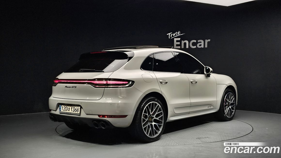 Porsche Macan 2021