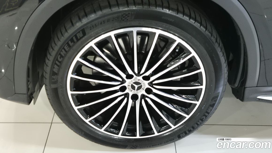 Mercedes-Benz GLC-Class 2025