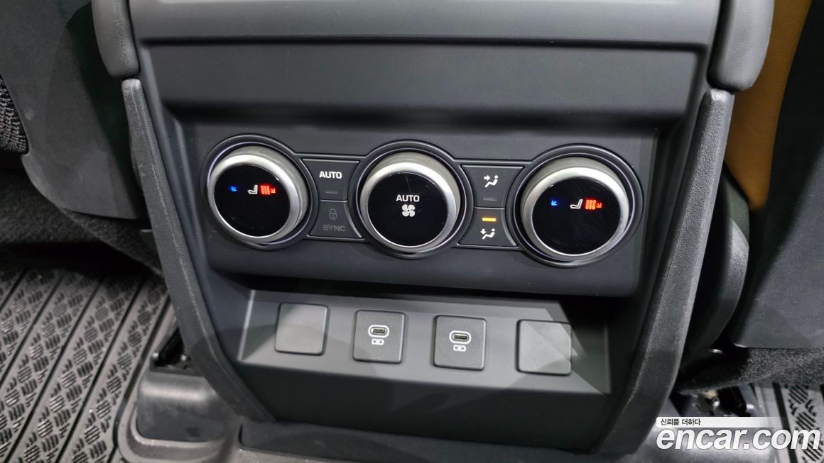 Land Rover Defender 2023