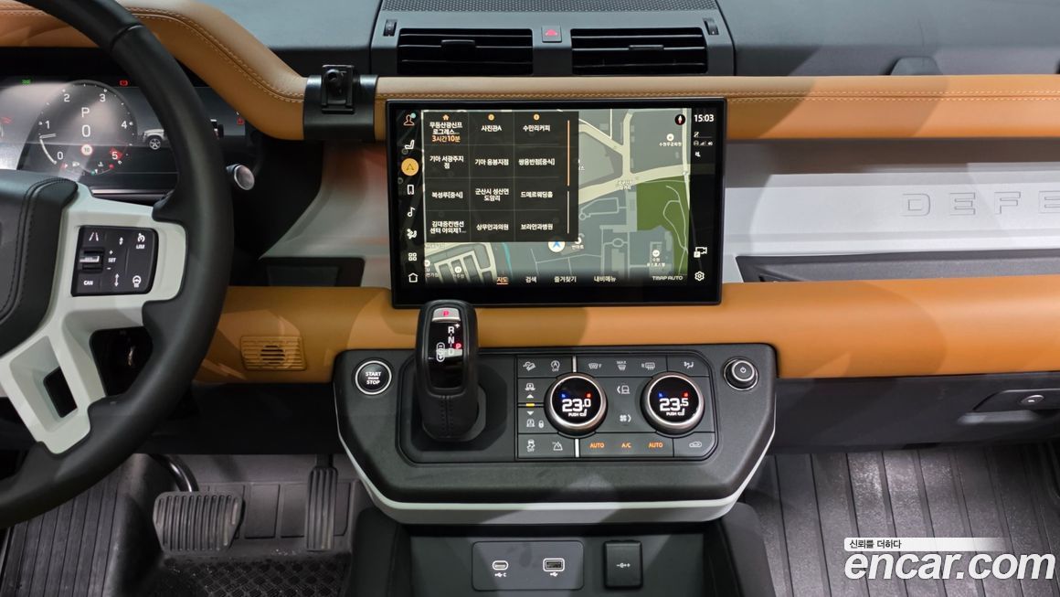 Land Rover Defender 2023