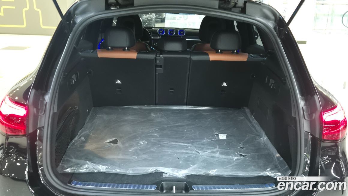 Mercedes-Benz GLC-Class 2025