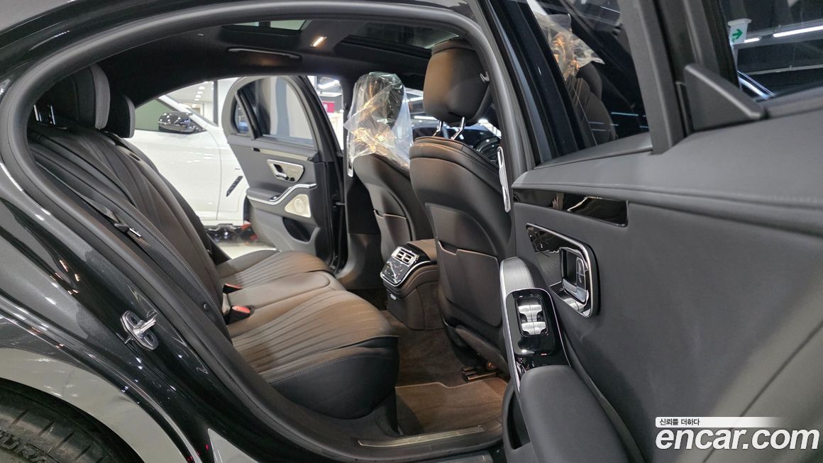 Mercedes-Benz S-Class 2025